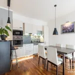 Pronajměte si 3 ložnic/e byt o rozloze 102 m² v Prague