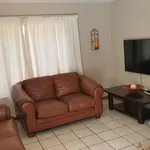 Rent 4 bedroom house of 450 m² in Pretoria