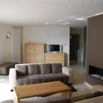 Appartement 3 chambres meublé (150 m²) (réf F1) , situé au premier étage avec deux grandes terrasses, exposé Sud.
Porte blindée, alarme, vidéophone  – Cuisine super équipée – Salle de b