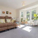 Rent 2 bedroom flat in Penarth