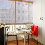 Rent a room of 75 m² in Lisboa