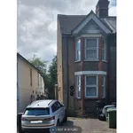 Flat to rent in Hughenden Road, High Wycombe HP13