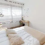 Rent a room of 85 m² in Paris