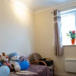 Rent 2 bedroom flat in South East England