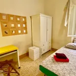 Rent 3 bedroom apartment of 90 m² in florence