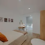 Rent 4 bedroom apartment of 90 m² in barcelona