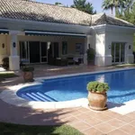 Rent 5 bedroom apartment of 370 m² in Marbella