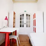 Rent a room of 200 m² in lisbon