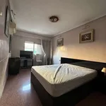 Rent a room of 100 m² in valencia