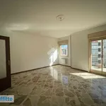 Affitto 4 camera appartamento di 127 m² in Palermo