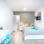 Rent 4 bedroom apartment of 90 m² in Barcelona