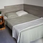 Rent a room of 85 m² in valencia