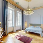 Appartement de 23 m² avec 16 chambre(s) en location à Saint-Étienne