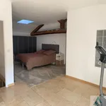 Appartement de 177 m² avec 6 chambre(s) en location à Gémenos