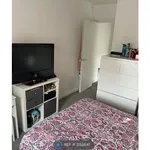 Rent 2 bedroom flat in South East England