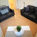 Rent 3 bedroom flat in Yorkshire And The Humber