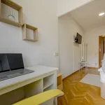 Rent a room of 180 m² in madrid