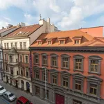 Pronajměte si 3 ložnic/e byt o rozloze 104 m² v Capital City of Prague