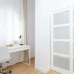 Rent a room of 190 m² in Madrid