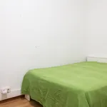 Rent 4 bedroom apartment in Barcelona