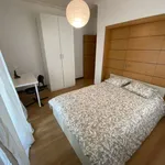 Rent a room of 75 m² in lisbon