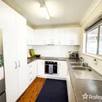 Rent 3 bedroom house of 436 m² in  South Tamworth NSW 2340                        