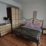 Rent 4 bedroom house of 350 m² in Podstrana