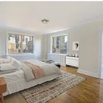 Rent 4 bedroom apartment of 278 m² in Manhattan