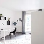 Rent a room of 83 m² in Vénissieux