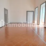 Affitto 3 camera appartamento di 125 m² in Naples