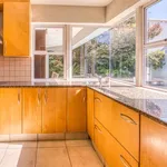 Rent 3 bedroom house of 336 m² in Sandton