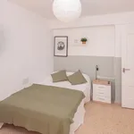 Rent a room of 89 m² in Valencia