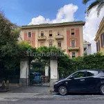 Affitto 1 camera appartamento di 275 m² in Naples