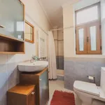 Rent a room of 150 m² in porto