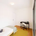 Rent a room of 120 m² in lisbon