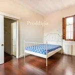 Alquilo 5 dormitorio casa de 207 m² en Barcelona