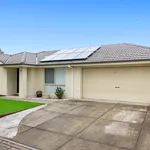 Rent 4 bedroom house in Point Cook