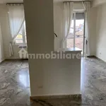 Affitto 3 camera casa di 123 m² in Piacenza