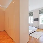 Miete 5 Schlafzimmer wohnung von 266 m² in Vienna