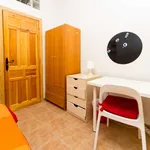 Rent a room of 150 m² in madrid