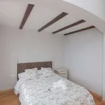 Rent a room of 300 m² in seville