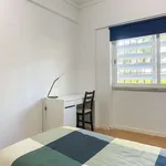 Rent a room of 101 m² in lisbon