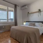 Rent a room of 140 m² in madrid