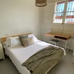 Rent a room of 200 m² in valencia