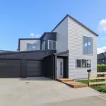 Rent 6 bedroom house in Karaka