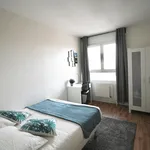 Rent 4 bedroom apartment in Paris