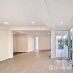 Rent 6 bedroom house of 622 m² in Bangkok