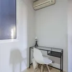 Rent a room of 230 m² in valencia