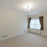 Rent 3 bedroom apartment of 232 m² in London