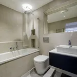 Rent 3 bedroom flat in London